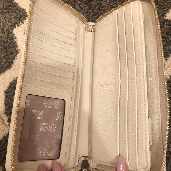 Michael Kors Wrist Wallet - Picture 4 of 6